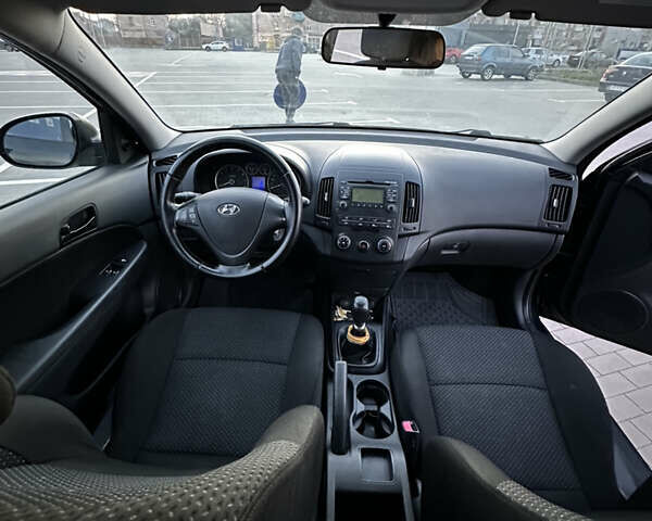 Черный Хендай i30, объемом двигателя 1.4 л и пробегом 230 тыс. км за 5000 $, фото 22 на Automoto.ua
