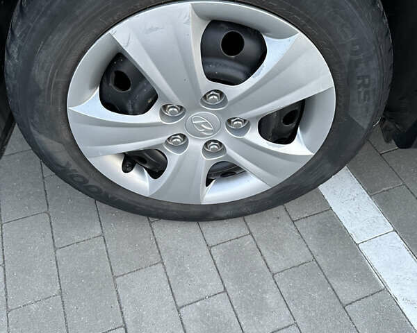 Черный Хендай i30, объемом двигателя 1.4 л и пробегом 230 тыс. км за 5000 $, фото 11 на Automoto.ua
