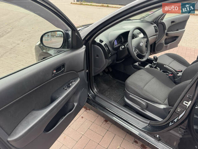 Черный Хендай i30, объемом двигателя 0 л и пробегом 149 тыс. км за 5899 $, фото 19 на Automoto.ua