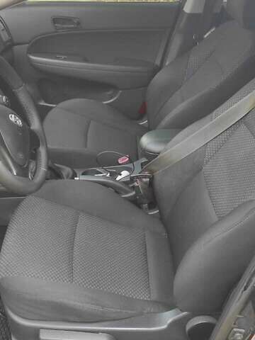 Черный Хендай i30, объемом двигателя 1.6 л и пробегом 241 тыс. км за 6400 $, фото 6 на Automoto.ua