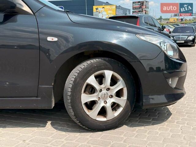 Черный Хендай i30, объемом двигателя 1.4 л и пробегом 223 тыс. км за 5300 $, фото 7 на Automoto.ua