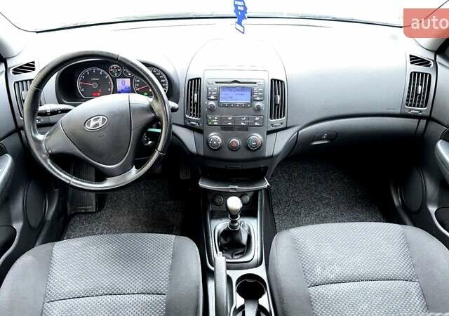 Черный Хендай i30, объемом двигателя 1.4 л и пробегом 145 тыс. км за 5999 $, фото 6 на Automoto.ua