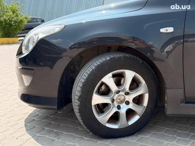 Черный Хендай i30, объемом двигателя 1.4 л и пробегом 223 тыс. км за 5990 $, фото 9 на Automoto.ua