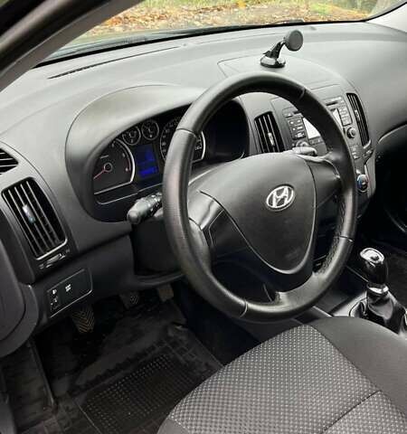 Хендай i30 2010 в Смеле на Automoto.ua Черный Хендай i30, объемом двигателя 1.58 л и пробегом 229 тыс. км за 6900 $, фото 18 на Automoto.ua