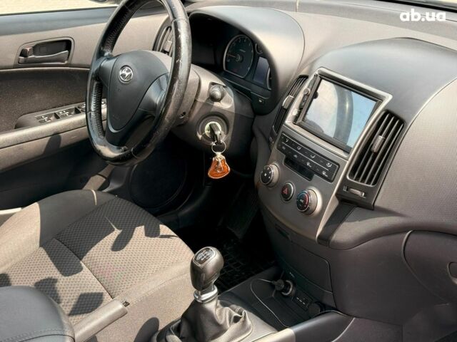 Черный Хендай i30, объемом двигателя 1.4 л и пробегом 223 тыс. км за 5990 $, фото 13 на Automoto.ua