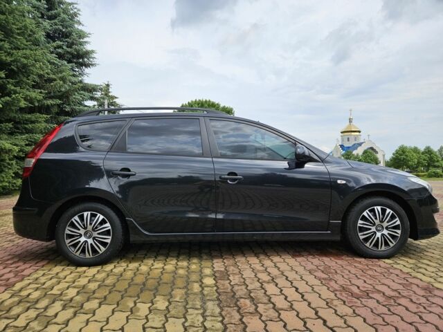 Черный Хендай i30, объемом двигателя 1.4 л и пробегом 157 тыс. км за 6700 $, фото 6 на Automoto.ua