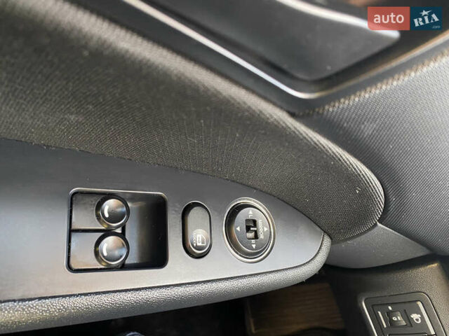 Черный Хендай i30, объемом двигателя 1.4 л и пробегом 187 тыс. км за 6850 $, фото 10 на Automoto.ua
