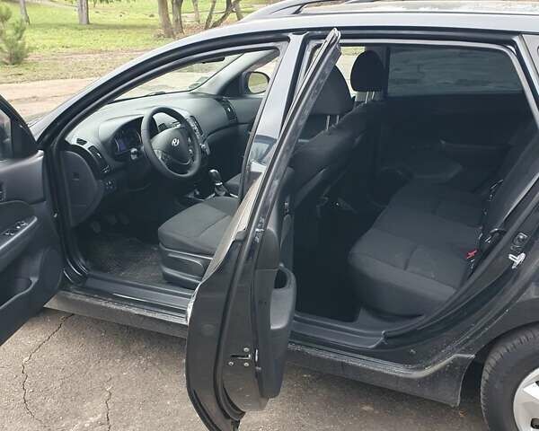 Чорний Хендай i30, об'ємом двигуна 1.4 л та пробігом 149 тис. км за 6100 $, фото 18 на Automoto.ua