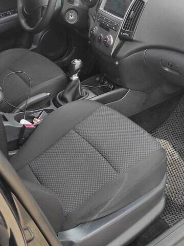 Черный Хендай i30, объемом двигателя 1.6 л и пробегом 241 тыс. км за 6400 $, фото 7 на Automoto.ua