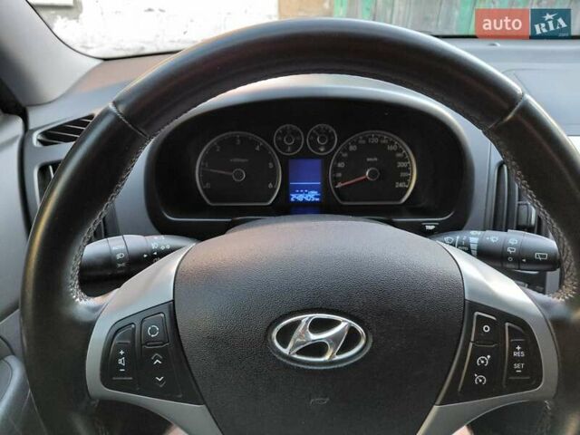 Черный Хендай i30, объемом двигателя 1.58 л и пробегом 248 тыс. км за 7200 $, фото 7 на Automoto.ua