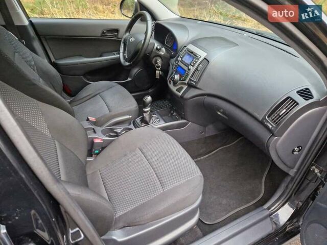Черный Хендай i30, объемом двигателя 1.6 л и пробегом 232 тыс. км за 7000 $, фото 23 на Automoto.ua