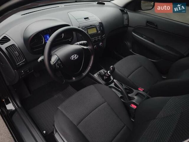 Черный Хендай i30, объемом двигателя 1.59 л и пробегом 72 тыс. км за 8500 $, фото 9 на Automoto.ua