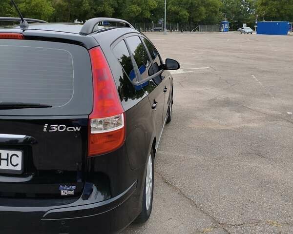 Черный Хендай i30, объемом двигателя 1.4 л и пробегом 137 тыс. км за 7500 $, фото 6 на Automoto.ua