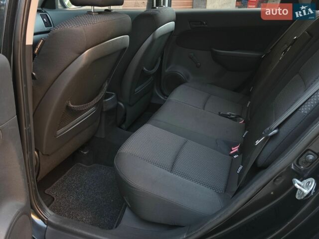 Черный Хендай i30, объемом двигателя 1.6 л и пробегом 190 тыс. км за 7099 $, фото 29 на Automoto.ua