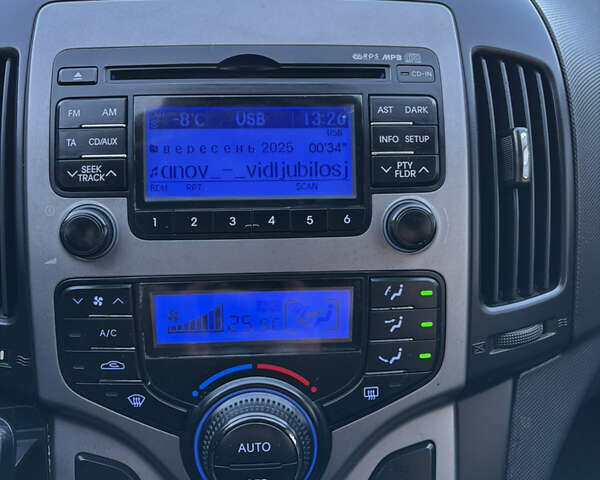 Чорний Хендай i30, об'ємом двигуна 1.6 л та пробігом 255 тис. км за 6500 $, фото 21 на Automoto.ua