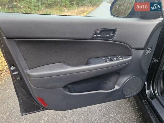 Черный Хендай i30, объемом двигателя 1.6 л и пробегом 232 тыс. км за 7000 $, фото 12 на Automoto.ua