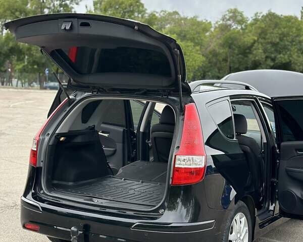 Черный Хендай i30, объемом двигателя 1.4 л и пробегом 137 тыс. км за 7500 $, фото 20 на Automoto.ua