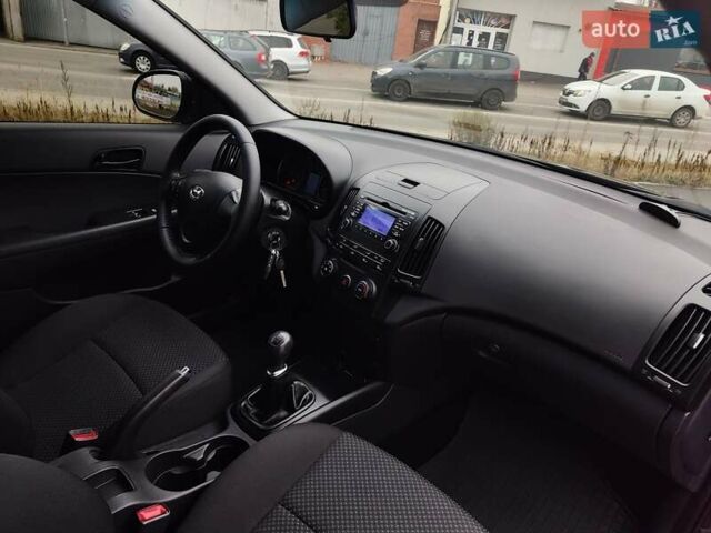 Черный Хендай i30, объемом двигателя 1.59 л и пробегом 72 тыс. км за 8500 $, фото 38 на Automoto.ua