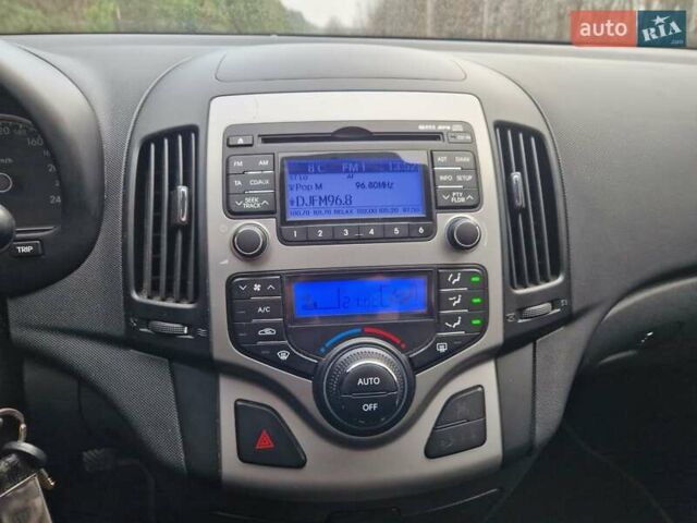 Черный Хендай i30, объемом двигателя 1.6 л и пробегом 232 тыс. км за 7000 $, фото 15 на Automoto.ua