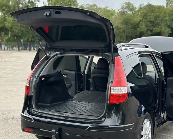 Черный Хендай i30, объемом двигателя 1.4 л и пробегом 137 тыс. км за 7500 $, фото 24 на Automoto.ua