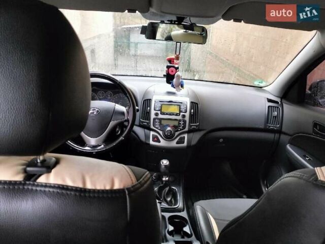 Черный Хендай i30, объемом двигателя 1.4 л и пробегом 157 тыс. км за 7100 $, фото 14 на Automoto.ua