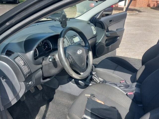 Чорний Хендай i30, об'ємом двигуна 1.4 л та пробігом 222 тис. км за 5800 $, фото 15 на Automoto.ua