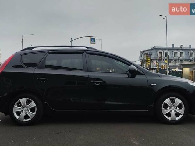 Черный Хендай i30, объемом двигателя 1.59 л и пробегом 72 тыс. км за 8500 $, фото 6 на Automoto.ua