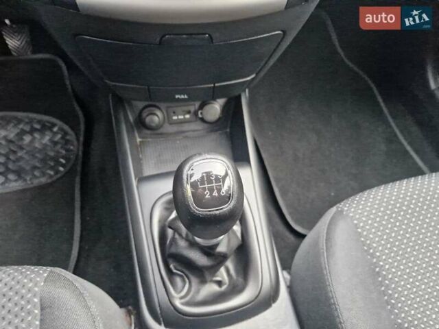 Черный Хендай i30, объемом двигателя 1.6 л и пробегом 232 тыс. км за 7000 $, фото 19 на Automoto.ua