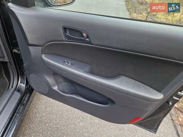 Черный Хендай i30, объемом двигателя 1.6 л и пробегом 232 тыс. км за 7000 $, фото 24 на Automoto.ua