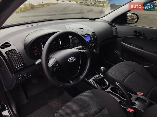 Черный Хендай i30, объемом двигателя 1.59 л и пробегом 72 тыс. км за 8500 $, фото 37 на Automoto.ua