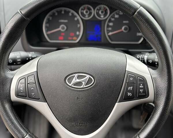 Черный Хендай i30, объемом двигателя 1.4 л и пробегом 137 тыс. км за 7500 $, фото 29 на Automoto.ua