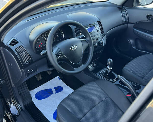 Хендай i30 2011 в Луцке на Automoto.ua Черный Хендай i30, объемом двигателя 1.4 л и пробегом 208 тыс. км за 6100 $, фото 18 на Automoto.ua
