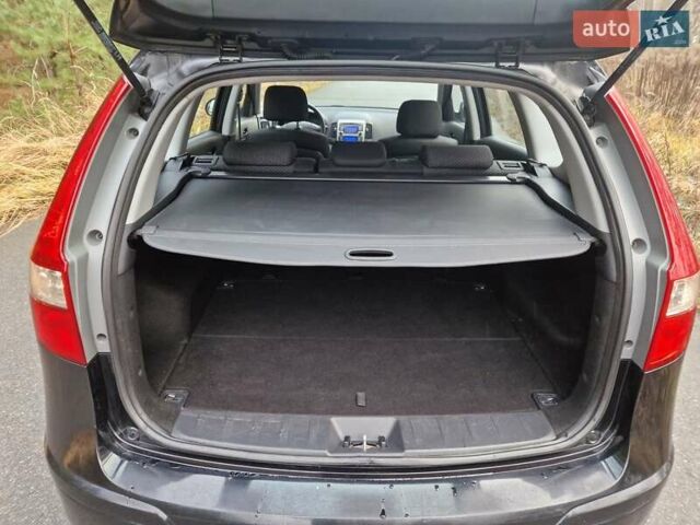 Черный Хендай i30, объемом двигателя 1.6 л и пробегом 232 тыс. км за 7000 $, фото 21 на Automoto.ua