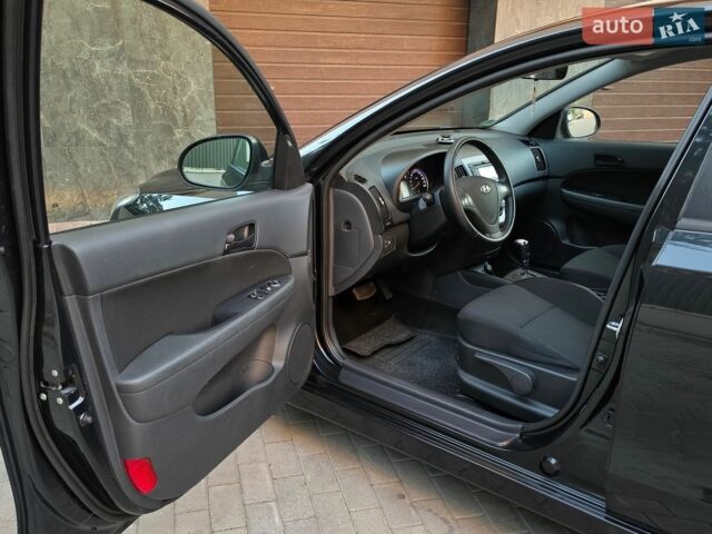 Черный Хендай i30, объемом двигателя 1.6 л и пробегом 190 тыс. км за 7099 $, фото 19 на Automoto.ua