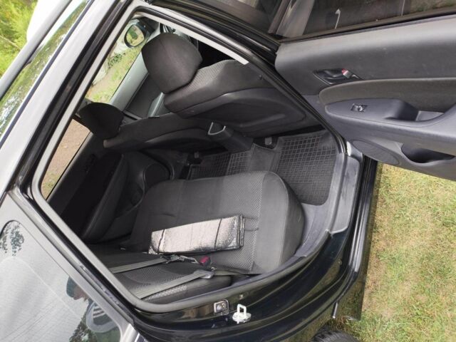 Черный Хендай i30, объемом двигателя 1.6 л и пробегом 180 тыс. км за 6700 $, фото 4 на Automoto.ua