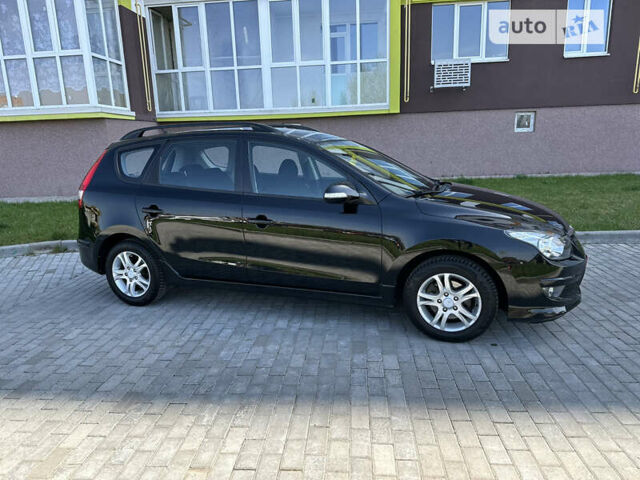 Чорний Хендай i30, об'ємом двигуна 1.6 л та пробігом 105 тис. км за 9500 $, фото 5 на Automoto.ua