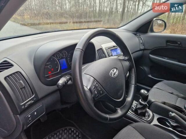 Черный Хендай i30, объемом двигателя 1.6 л и пробегом 232 тыс. км за 7000 $, фото 13 на Automoto.ua