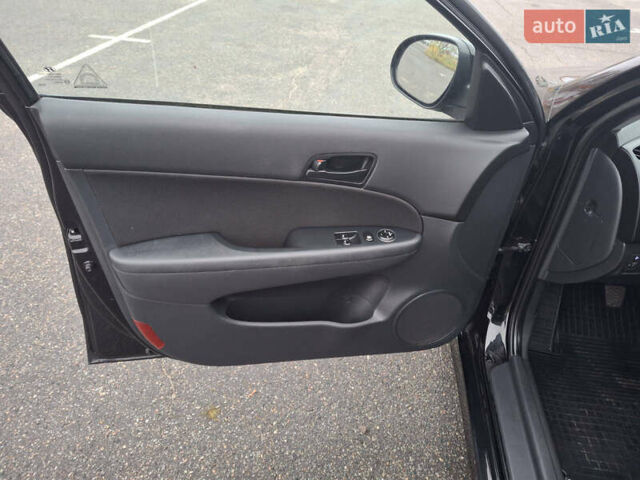 Чорний Хендай i30, об'ємом двигуна 1.4 л та пробігом 209 тис. км за 6850 $, фото 18 на Automoto.ua