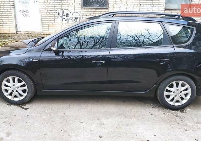 Черный Хендай i30, объемом двигателя 1.4 л и пробегом 275 тыс. км за 6000 $, фото 16 на Automoto.ua