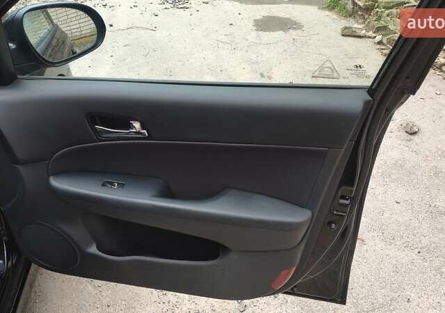 Черный Хендай i30, объемом двигателя 1.4 л и пробегом 275 тыс. км за 6000 $, фото 35 на Automoto.ua