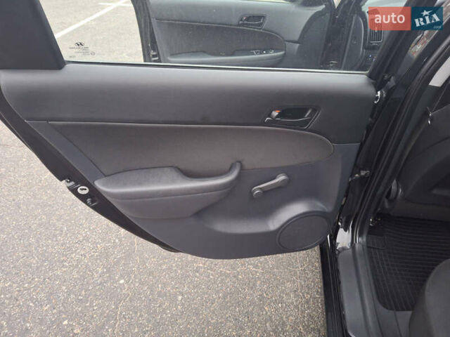 Чорний Хендай i30, об'ємом двигуна 1.4 л та пробігом 209 тис. км за 6850 $, фото 19 на Automoto.ua