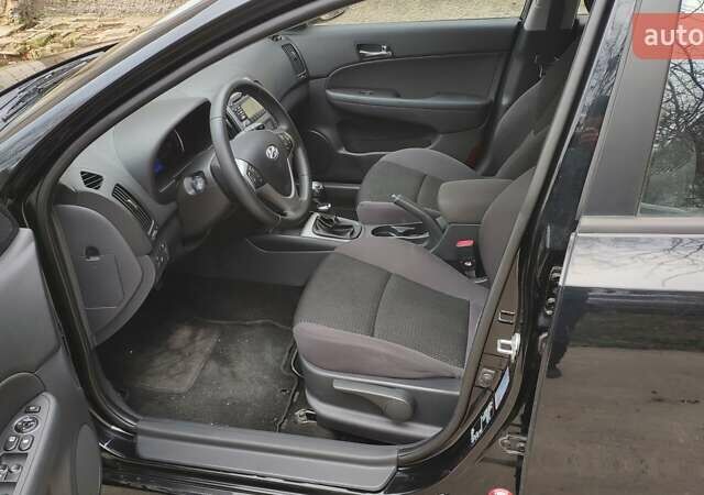 Черный Хендай i30, объемом двигателя 1.4 л и пробегом 275 тыс. км за 6000 $, фото 28 на Automoto.ua