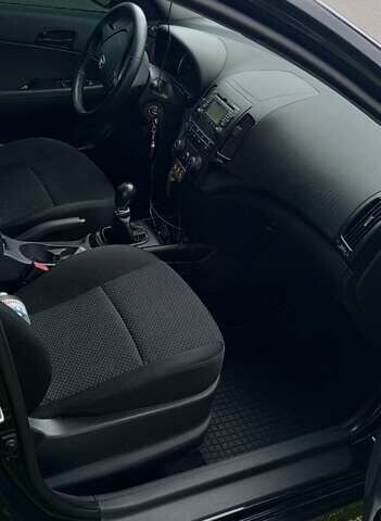 Чорний Хендай i30, об'ємом двигуна 1.59 л та пробігом 145 тис. км за 6499 $, фото 10 на Automoto.ua