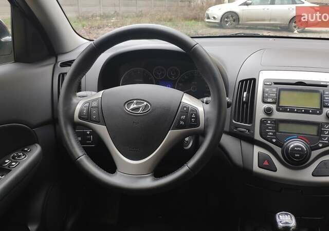 Черный Хендай i30, объемом двигателя 1.4 л и пробегом 275 тыс. км за 6000 $, фото 44 на Automoto.ua