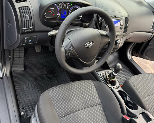Черный Хендай i30, объемом двигателя 1.4 л и пробегом 210 тыс. км за 6750 $, фото 30 на Automoto.ua