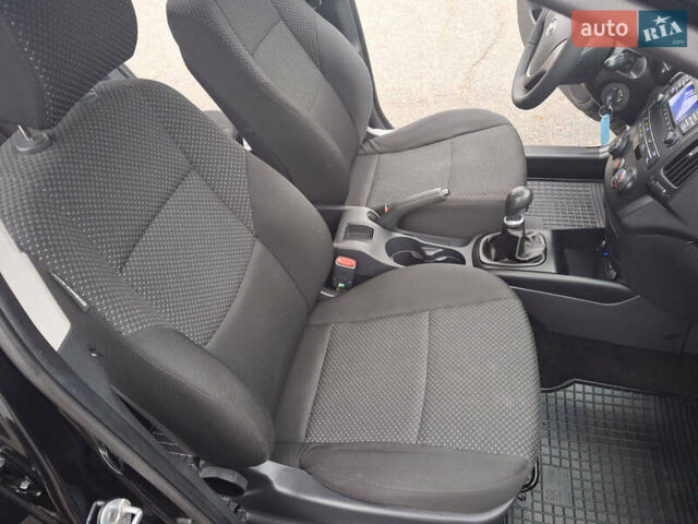Чорний Хендай i30, об'ємом двигуна 1.4 л та пробігом 209 тис. км за 6850 $, фото 26 на Automoto.ua