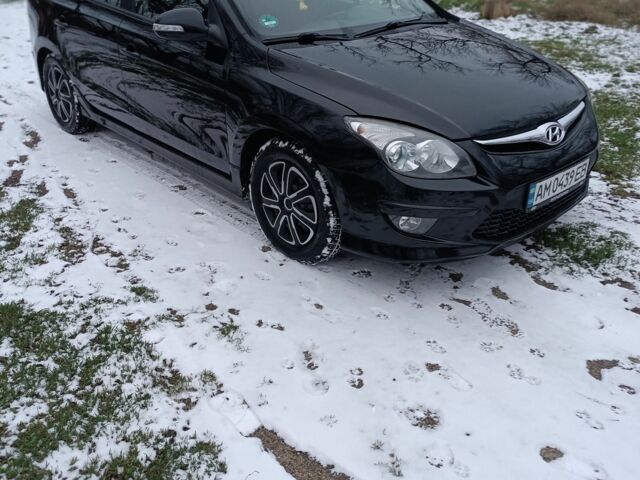 Черный Хендай i30, объемом двигателя 1.6 л и пробегом 296 тыс. км за 7450 $, фото 3 на Automoto.ua