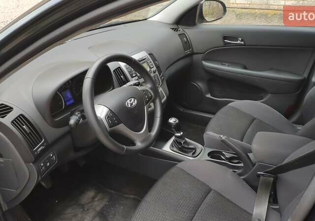 Черный Хендай i30, объемом двигателя 1.4 л и пробегом 275 тыс. км за 6000 $, фото 22 на Automoto.ua