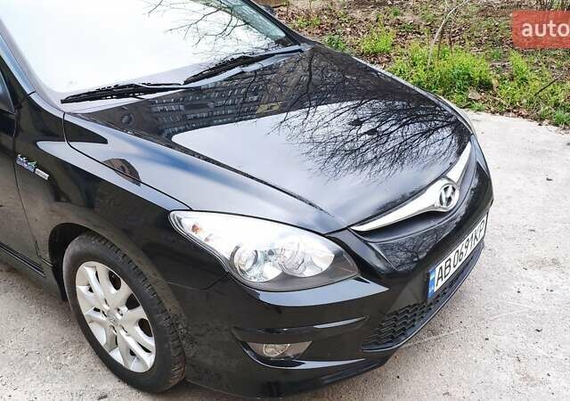 Черный Хендай i30, объемом двигателя 1.4 л и пробегом 275 тыс. км за 6000 $, фото 18 на Automoto.ua