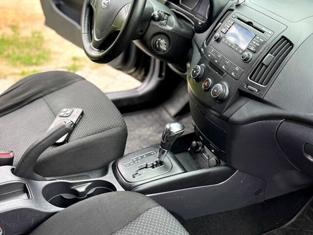 Черный Хендай i30, объемом двигателя 1.6 л и пробегом 209 тыс. км за 7300 $, фото 7 на Automoto.ua